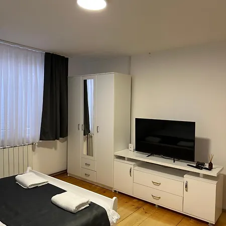 Πανσιόν Kuca Marinkovic *